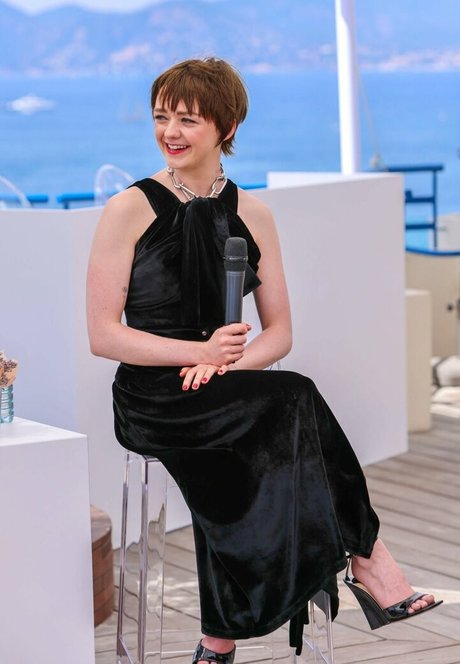 Maisie Williams 完璧なスター 写真