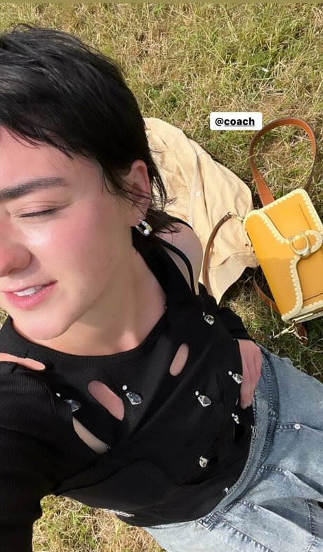 Maisie Williams セクシーなスター 写真