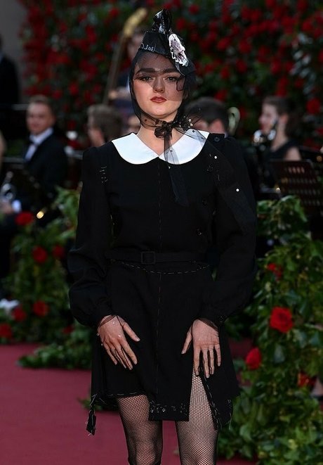 曲線美のクーガーOnlyFans ホット裸 ギャラリー