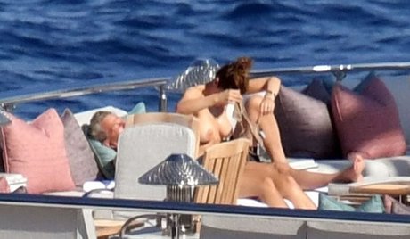 ハロウィン オンリーファン ポルノ 写真