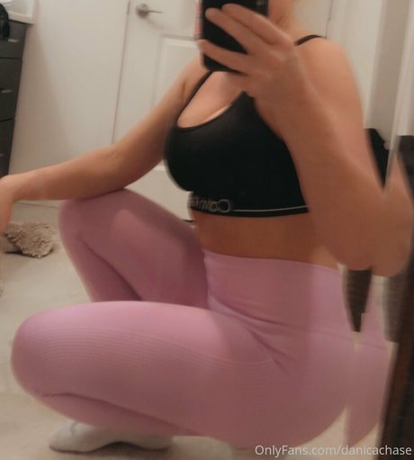 danicachase スター 裸 写真