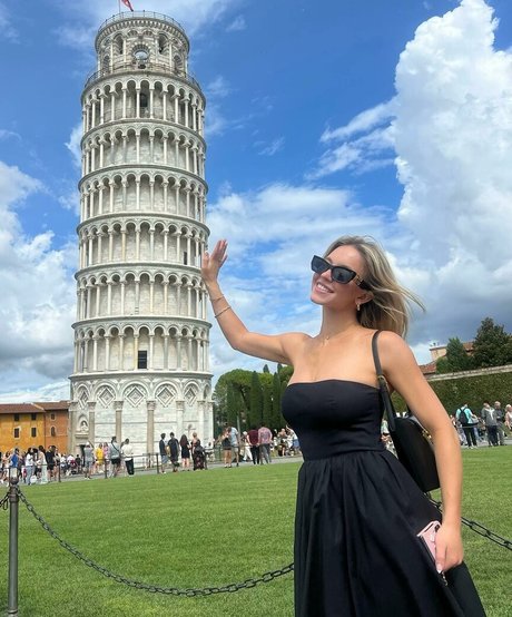 巨乳で曲線美のOnlyFans セクシー 写真