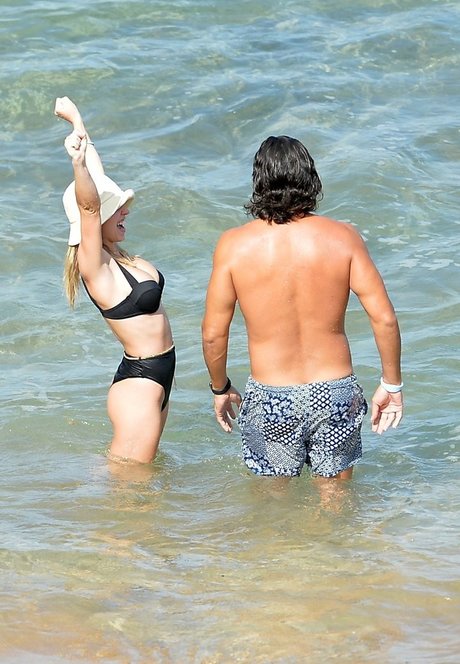 大きな黒い猫OnlyFans 美しいxxx 写真