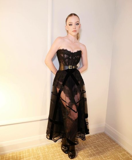 小人ヌードオンリーファンズ セクシーヌード 写真