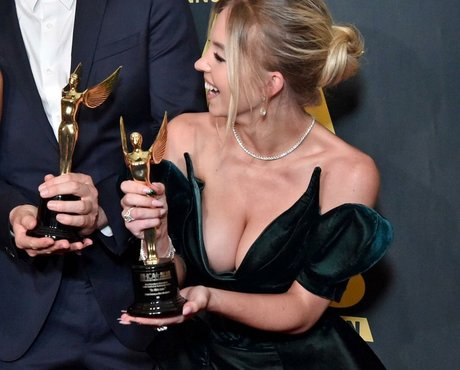 黒人レズビアンオンリーファンズ アートヌード 画像