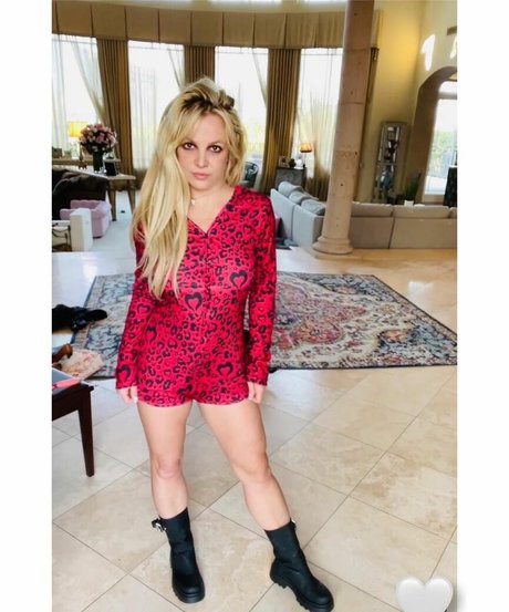 ママの足OnlyFans セクシーヌード アーカイブ