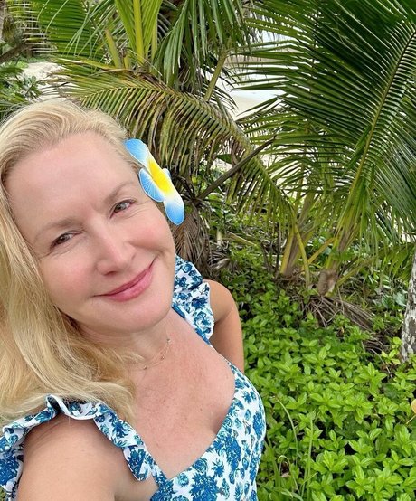 Angela Kinsey セクシーなスター 画像