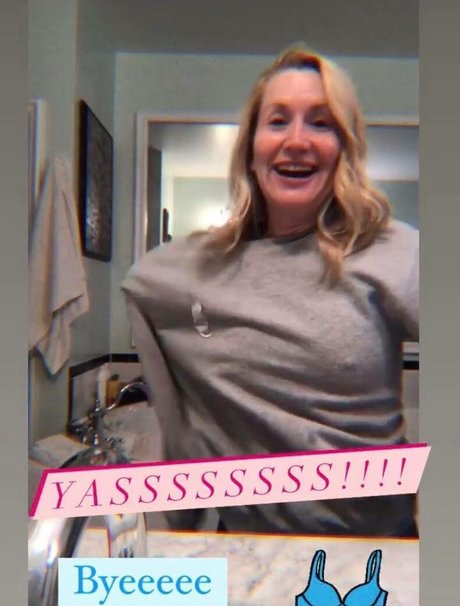 Angela Kinsey 素敵なモデル 写真
