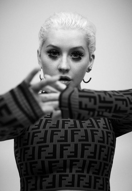 裸の熟女オンリーファンズ 素敵 写真