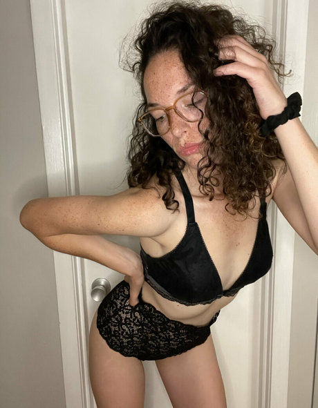 巨乳の黒人女性オンリーファンズ xxx 写真