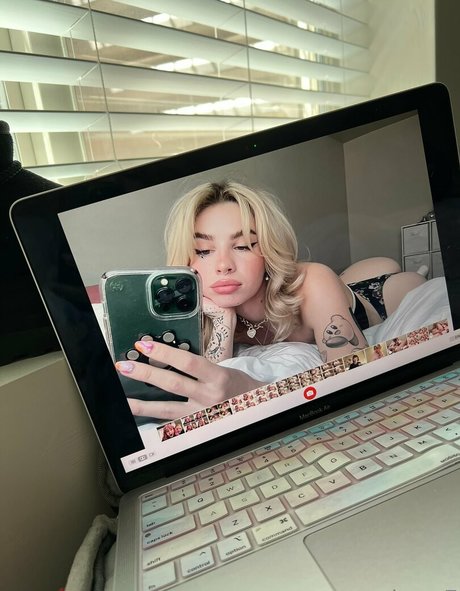 曲線美の女の子オンリーファンズ 無料エロ アーカイブ