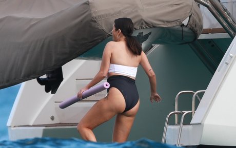 曲線美のラテン系オンリーファンズ ホットセクシー 写真