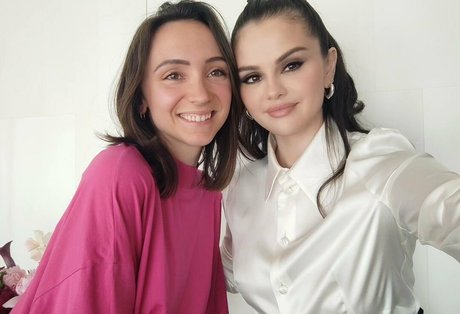 ウェブカメラ オンリーファンズ セクシーヌード 写真