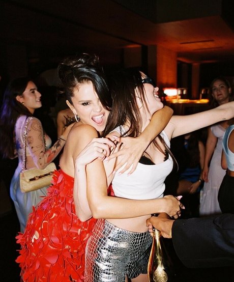 曲線美の女の子オンリーファンズ ベスト 写真