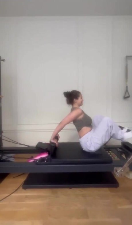 教室オンリーファン アートポルノ 画像