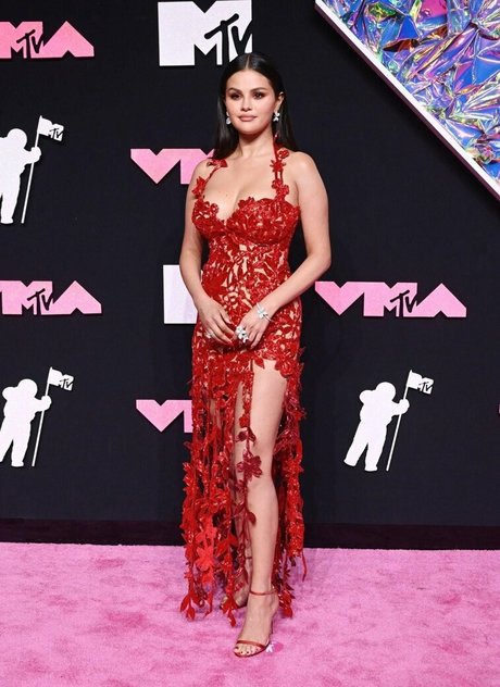 逆騎乗位 オンリーファンズ ポルノ 画像