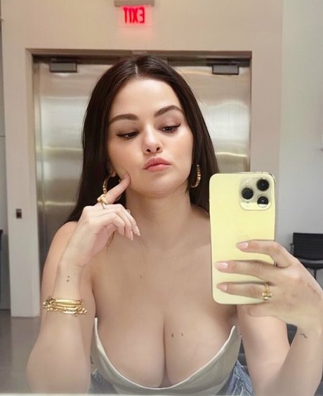 巨乳 パイズリ OnlyFans トップ 画像