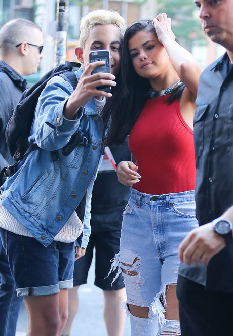 プールファックOnlyFans 可愛い 画像