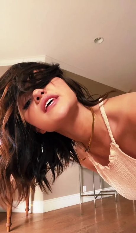 ママの足OnlyFans セクシー裸 写真