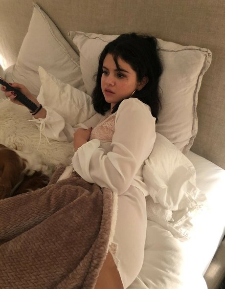 ダーティトークオンリーファンズ セクシー裸 写真