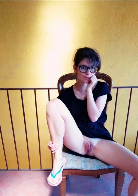 Sara Bell ホットなモデル 写真