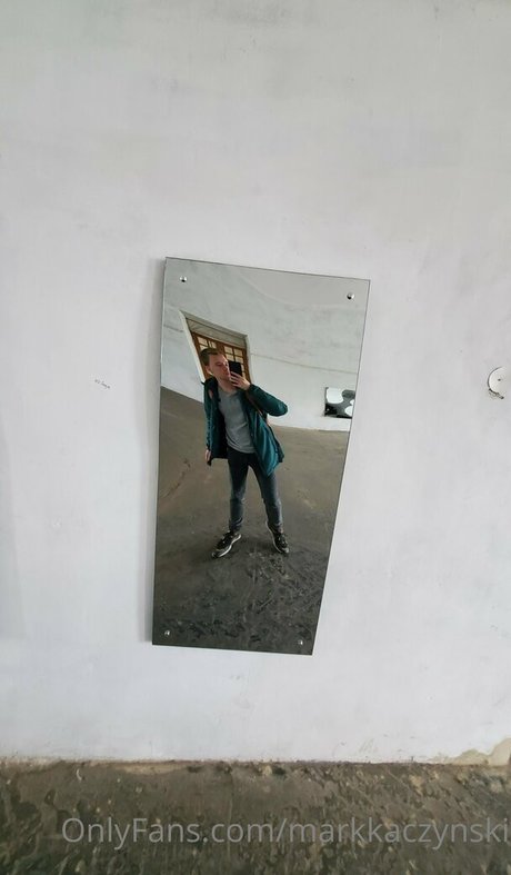 ピアス乳首オンリーファンズ セクシー裸 画像