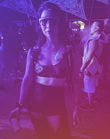 CarolineKwan アートスター 写真