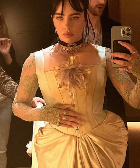 Billie Eilish ポルノスター セックス 写真