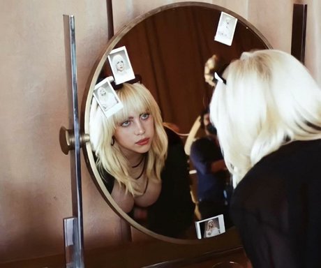 痩せたアジア人ティーン OnlyFans エロチック ギャラリー