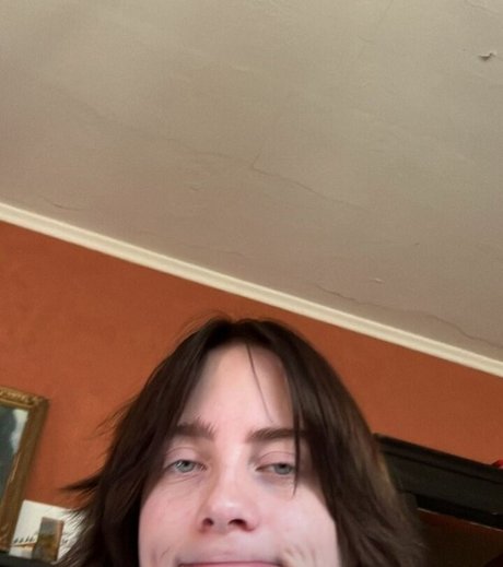 Billie Eilish 完璧なポルノスター 写真