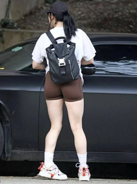 巨大なチンポを持つシーメールオンリーファンズ アート裸 写真