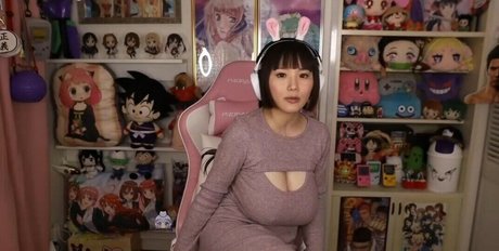 巨乳 パイズリ OnlyFans ホットセクシー 写真