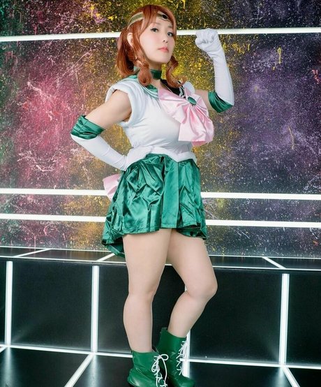 背が高くて巨乳のOnlyFans ホットヌード 画像