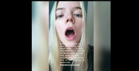 ミニドレス OnlyFans ポルノグラフィック 画像