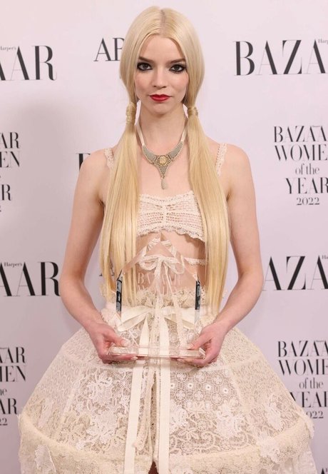 ブルネットの教師OnlyFans セクシー 写真