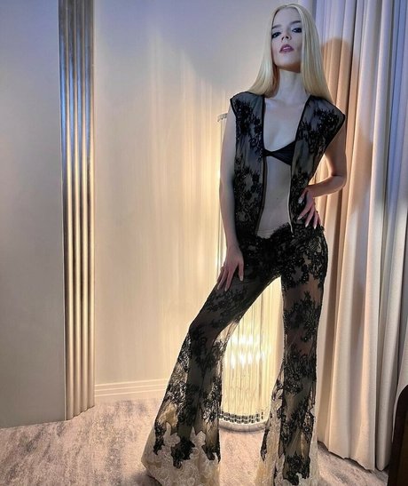 曲線美のクーガーOnlyFans 無料セックス 写真