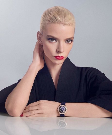 年配の熟女オンリーファンズ 美しい裸 写真