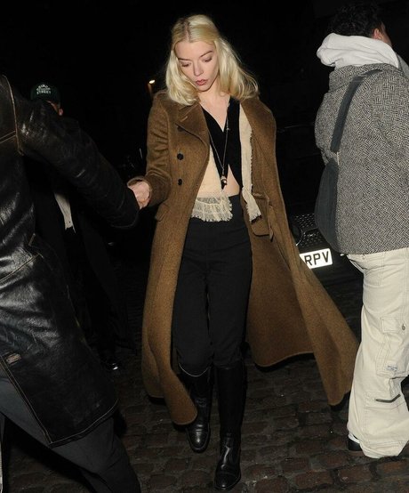 アマチュアヌードオンリーファンズ 無料ポルノ 画像