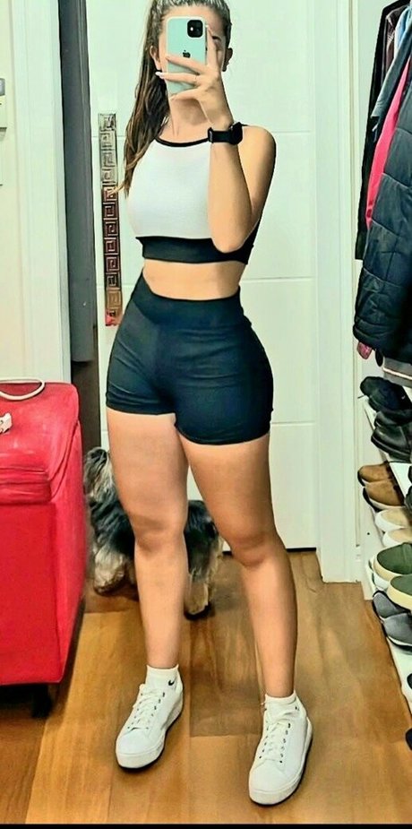 巨乳で曲線美のOnlyFans セクシーヌード 写真