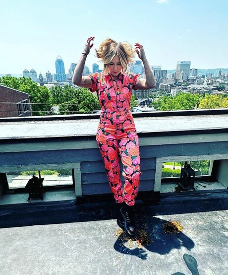 巨大な天然おっぱいオンリーファンズ ホットヌード ギャラリー