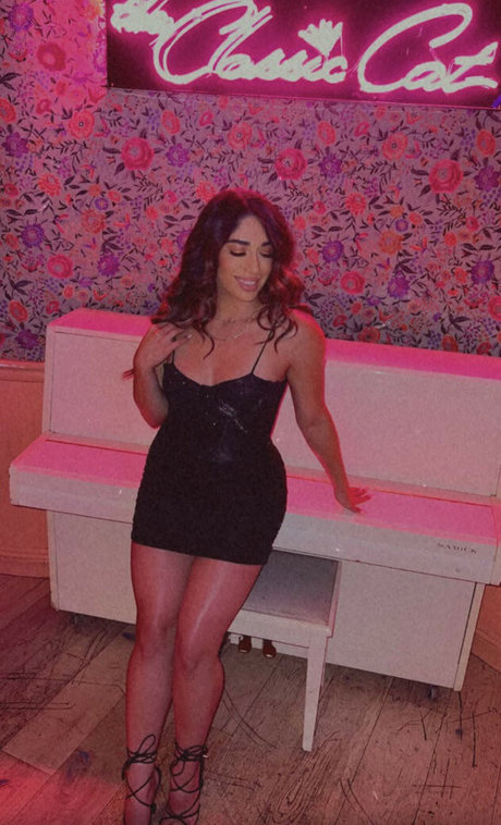 Mary Noura 完璧なスター 写真