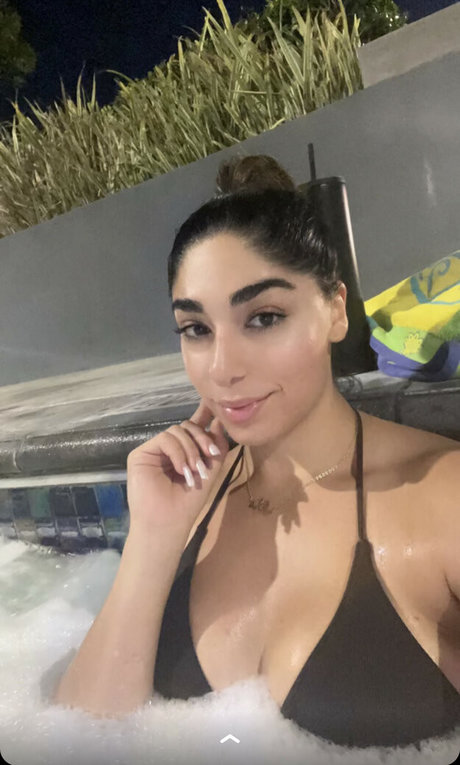 Mary Noura アートモデル 画像