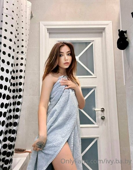 大きなお尻と巨乳のオンリーファンズ ホット 写真