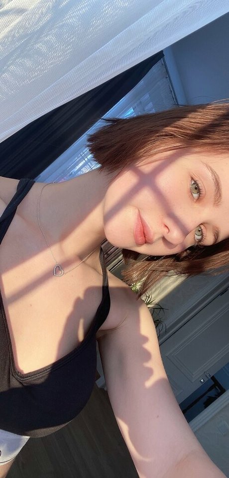 巨大なチンポを持つシーメールオンリーファンズ エロチック 写真