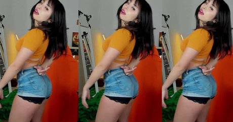 赤毛の熟女オンリーファンズ セクシーヌード ギャラリー