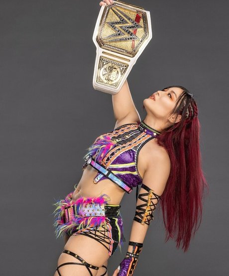 Iyo Sky ポルノスター ヌード ギャラリー