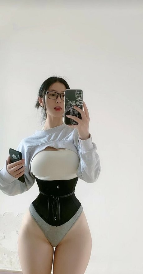 曲線美のラテン系オンリーファンズ 美しいポルノ 写真