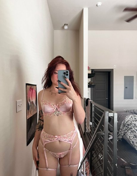 klaire elizabeth 裸のスター 画像