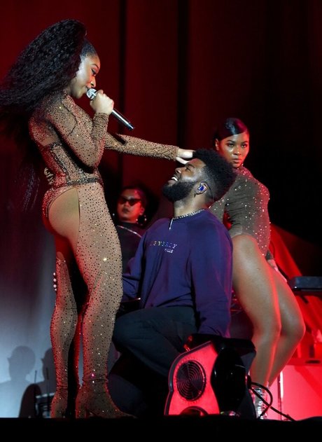 BBCマッサージOnlyFans アート裸 画像