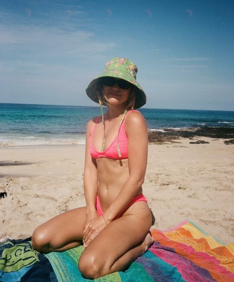 ラテン系ティーンオンリーファンズ セクシー 写真